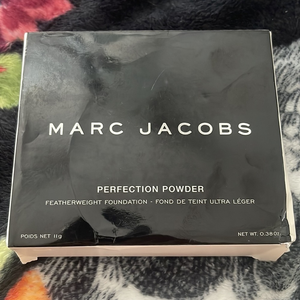 Marc Jacobs 450 Fawn Perfection Powder Featherweight Foundation - Picture 2 of 4